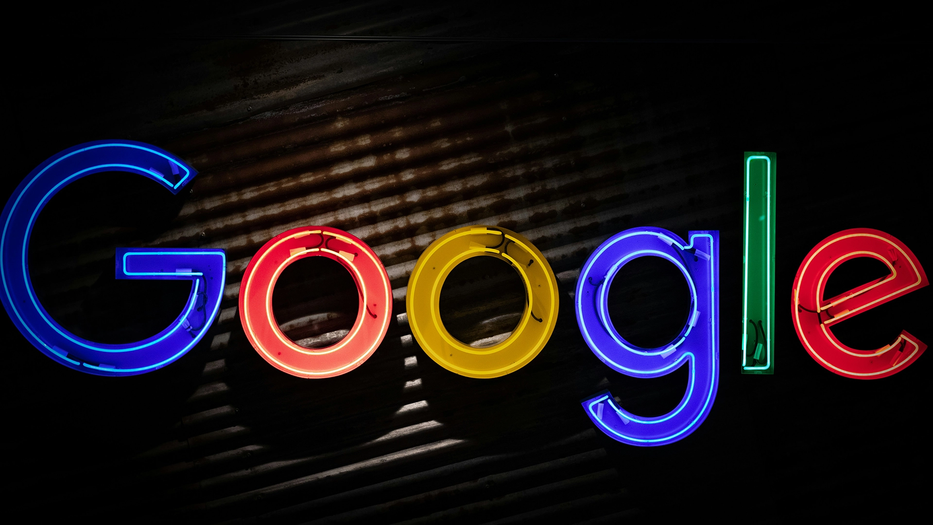 A Google szembeni versenyjogi panaszt ny&uacute;jtottak be az EU-ban az AI &aacute;ttekint&eacute;sek miatt