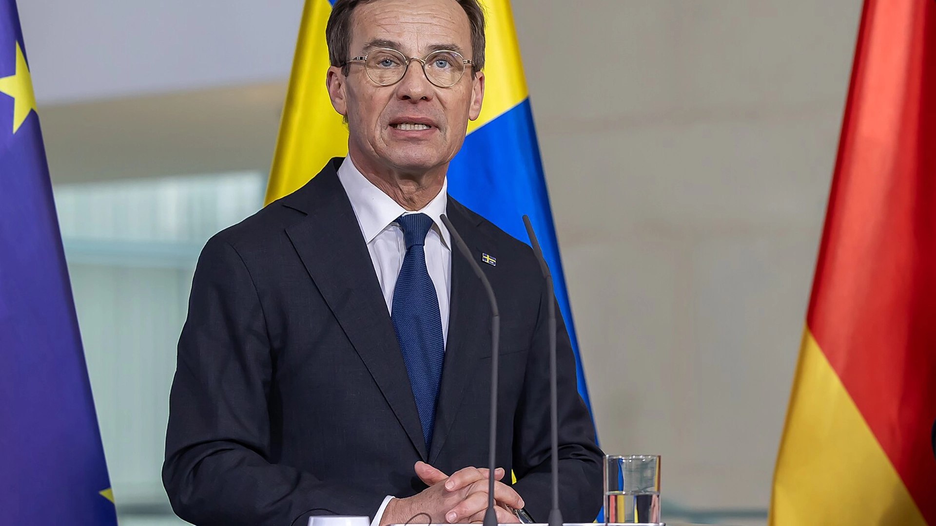 Sv&eacute;d Minisztereln&ouml;k Kritik&aacute;val Illetik, Hogy a ChatGPT-t Haszn&aacute;lja a Korm&aacute;nyzati D&ouml;nt&eacute;sekben